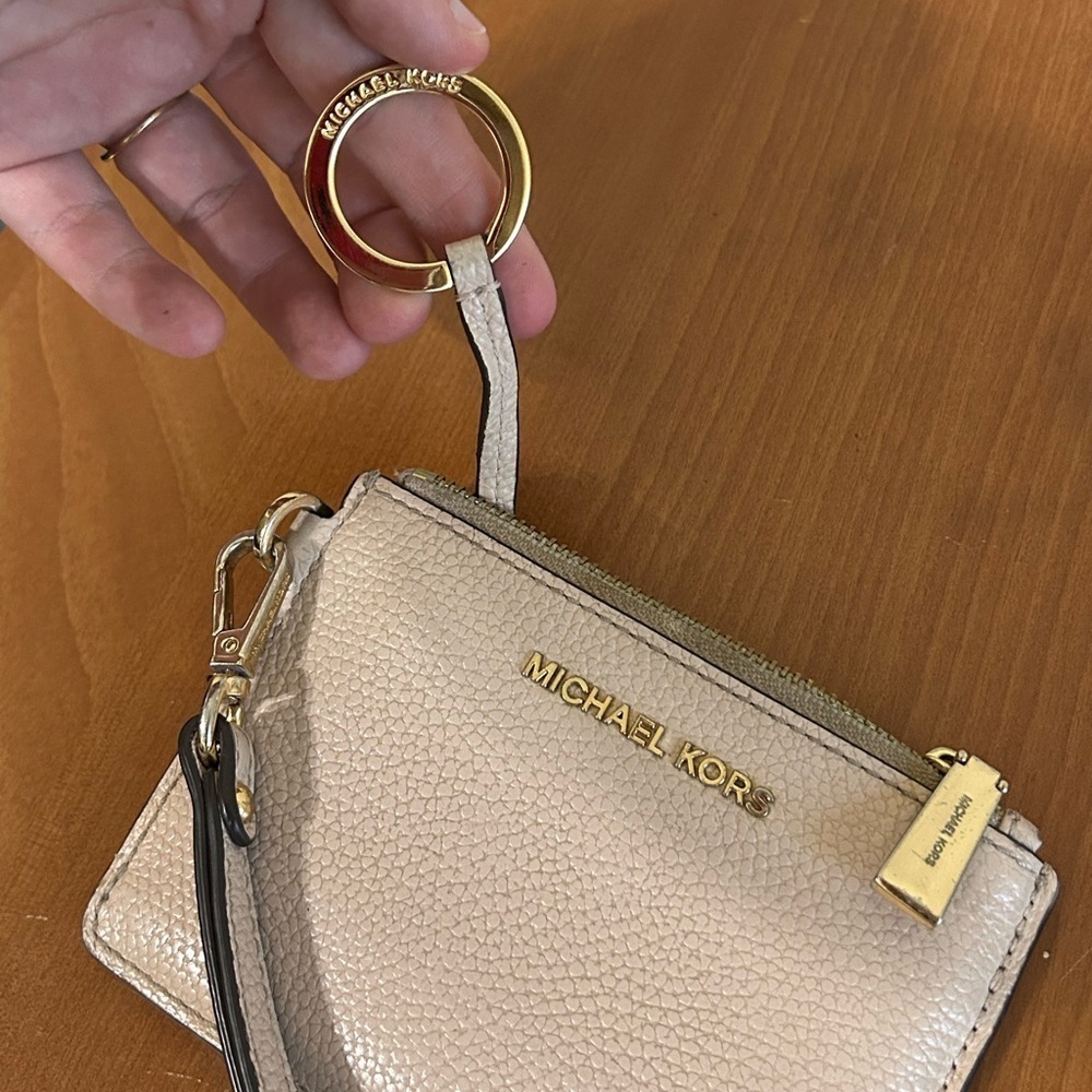 Michael Kors Soft Pink Leather Coin Purse Card Slot Wristlet ZipUp Wallet Travel - Picture 6 of 14